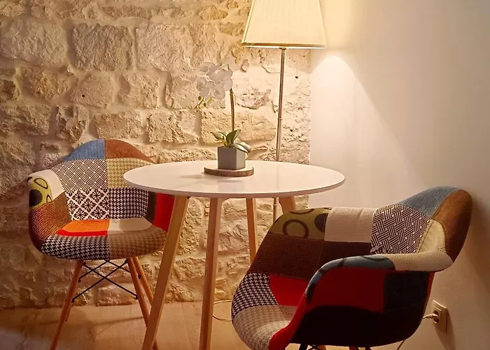 Old Town Apartment *