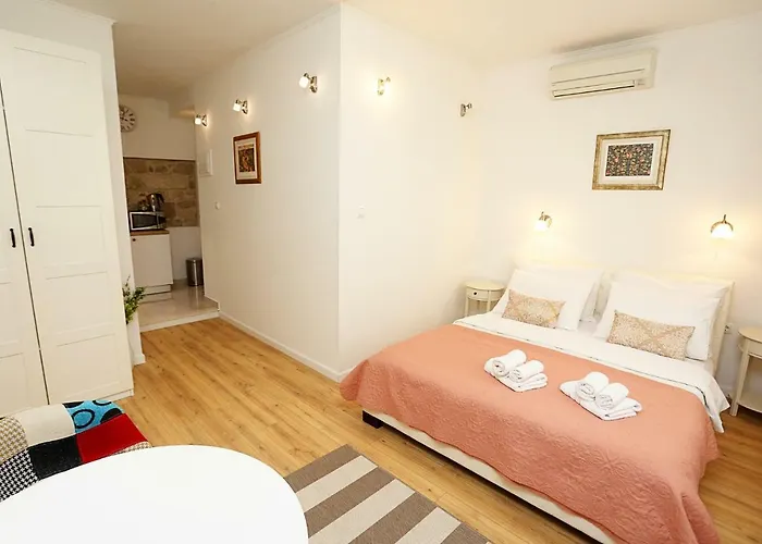 Old Town Apartment *